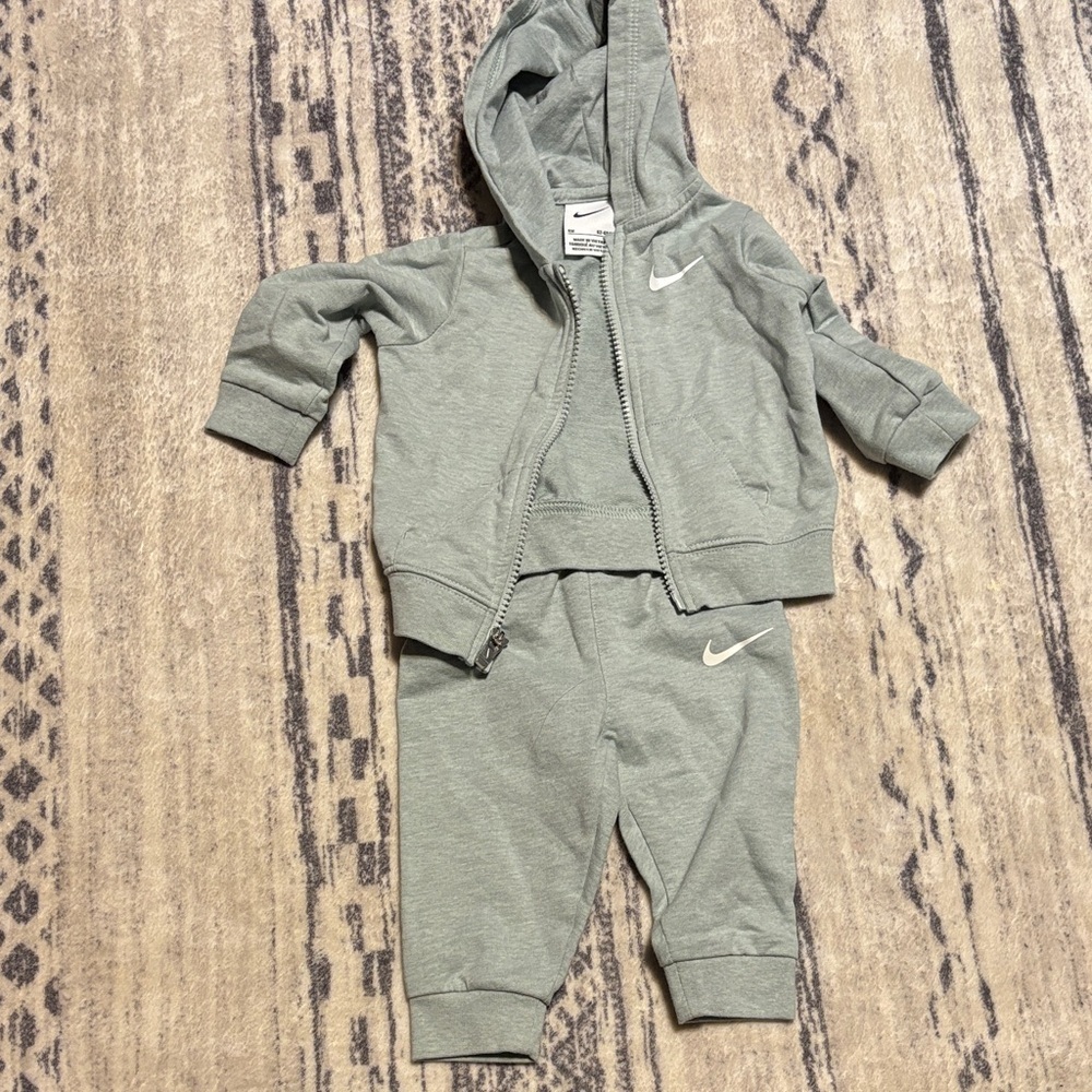 Nike Infant Gray-Green Tracksuit Set Size 6 Months